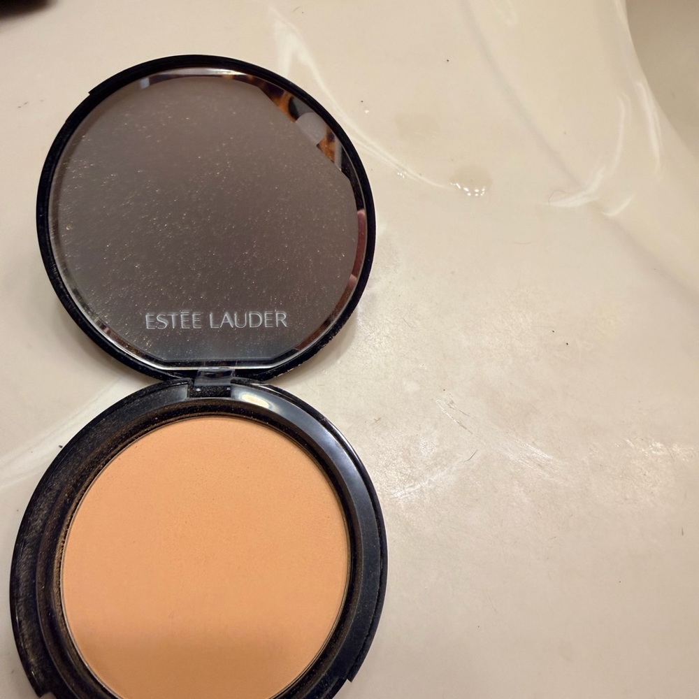 Estee Lauder Setting Powder - Translucent medium